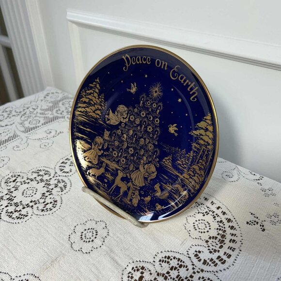 Vintage Peace on Earth 1974 Christmas Plate - Picture 2 of 9